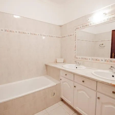Villa Casa Filipa Lower Floor - Charming 3-bedroom With Heated Pool *