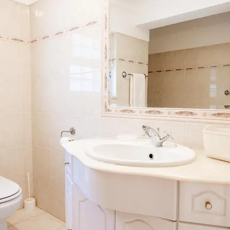 Casa Filipa Lower Floor - Charming 3-bedroom With Heated Pool