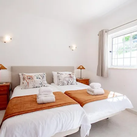 Villa Casa Filipa Lower Floor - Charming 3-bedroom With Heated Pool
