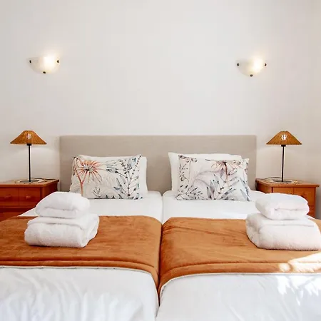 Вилла Casa Filipa Lower Floor - Charming 3-bedroom With Heated Pool *