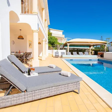 Casa Filipa Lower Floor - Charming 3-bedroom With Heated Pool