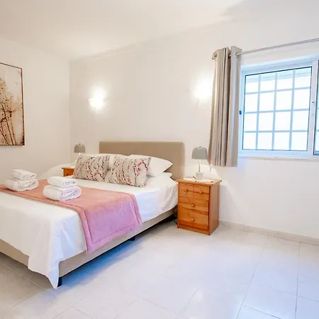 Casa Filipa Lower Floor - Charming 3-bedroom With Heated Pool Villa Carvoeiro (Lagoa)