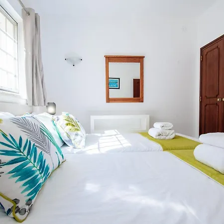 Casa Filipa Lower Floor - Charming 3-bedroom With Heated Pool * Carvoeiro (Lagoa)