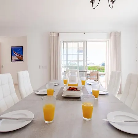 Casa Filipa Lower Floor - Charming 3-bedroom With Heated Pool Villa