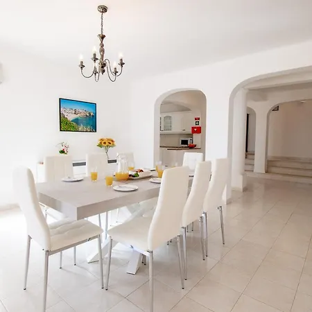 Villa Casa Filipa Lower Floor - Charming 3-bedroom With Heated Pool