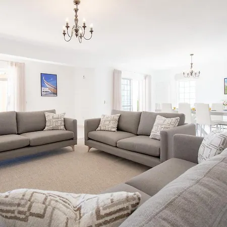 Villa Casa Filipa Lower Floor - Charming 3-bedroom With Heated Pool *