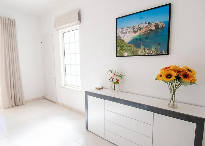 Villa Casa Filipa Lower Floor - Charming 3-bedroom With Heated Pool *