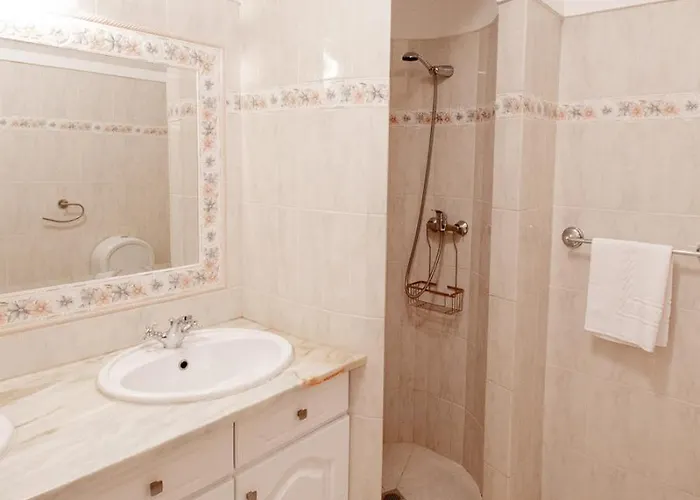 Casa Filipa Lower Floor - Charming 3-bedroom With Heated Pool Carvoeiro