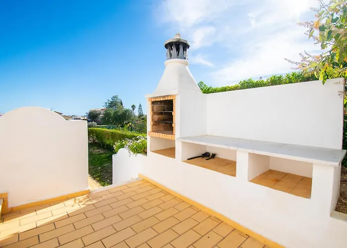 Casa Filipa Lower Floor - Charming 3-bedroom With Heated Pool *