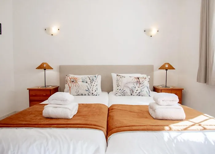 Villa Casa Filipa Lower Floor - Charming 3-bedroom With Heated Pool *