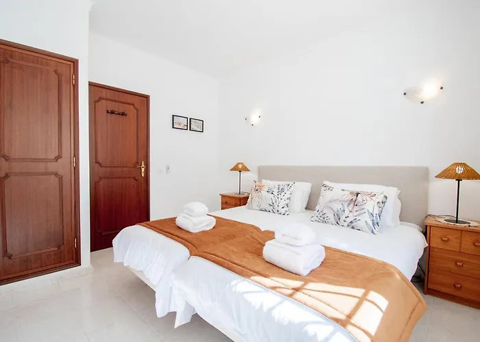 Casa Filipa Lower Floor - Charming 3-bedroom With Heated Pool Villa