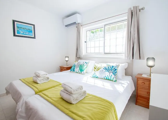 Casa Filipa Lower Floor - Charming 3-bedroom With Heated Pool Carvoeiro