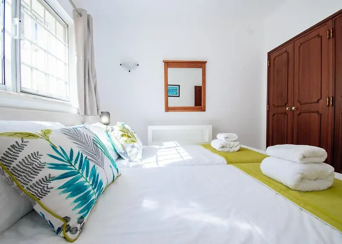 Casa Filipa Lower Floor - Charming 3-bedroom With Heated Pool * Carvoeiro