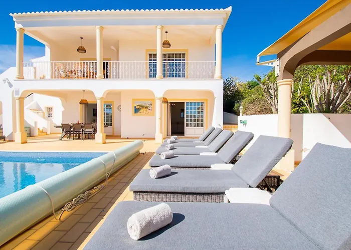 Villa Casa Filipa Lower Floor - Charming 3-bedroom With Heated Pool *