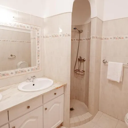 Casa Filipa Lower Floor - Charming 3-bedroom With Heated Pool كارفويرو