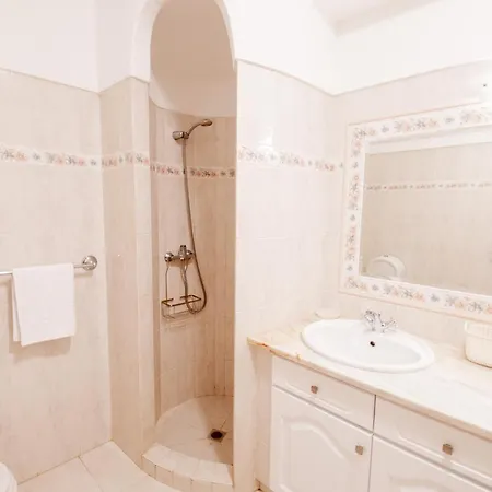 Casa Filipa Lower Floor - Charming 3-bedroom With Heated Pool فيلة *