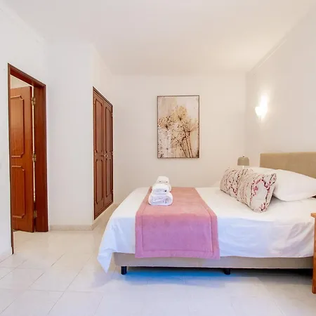 Casa Filipa Lower Floor - Charming 3-bedroom With Heated Pool فيلة *