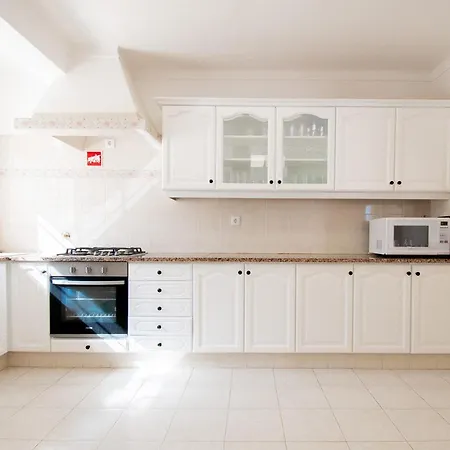 Casa Filipa Lower Floor - Charming 3-bedroom With Heated Pool فيلة