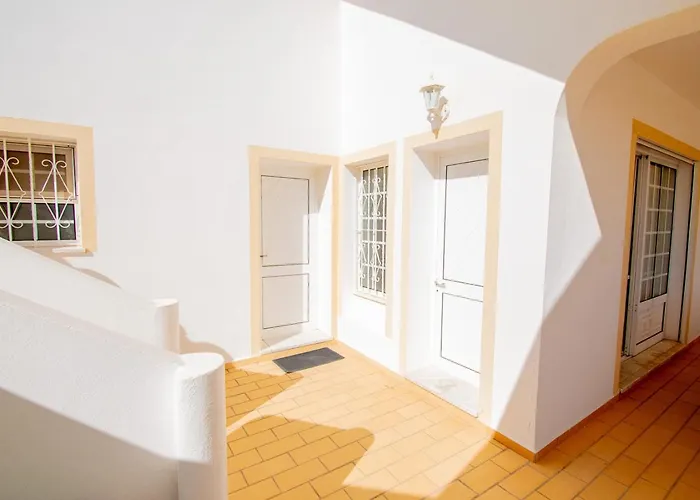 Casa Filipa Lower Floor - Charming 3-bedroom With Heated Pool Villa Carvoeiro (Lagoa)