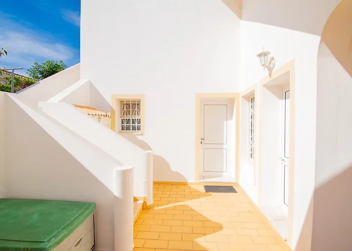 Casa Filipa Lower Floor - Charming 3-bedroom With Heated Pool Villa