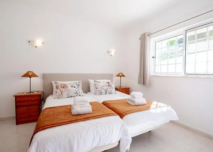 Villa Casa Filipa Lower Floor - Charming 3-bedroom With Heated Pool
