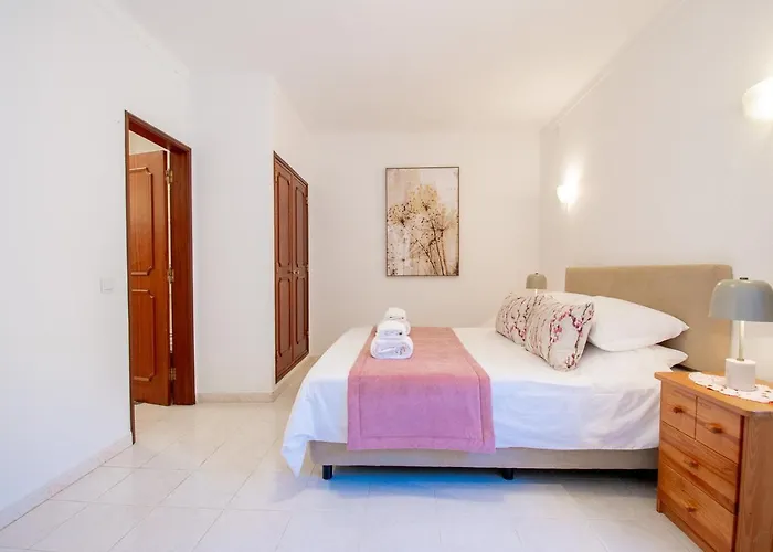 Casa Filipa Lower Floor - Charming 3-bedroom With Heated Pool Villa *