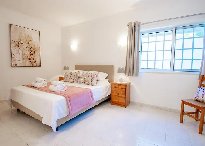 Casa Filipa Lower Floor - Charming 3-bedroom With Heated Pool Villa Carvoeiro (Lagoa)