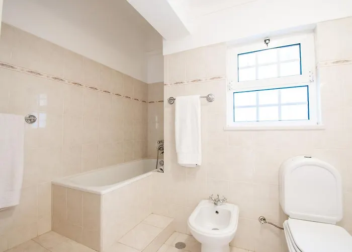 Casa Filipa Lower Floor - Charming 3-bedroom With Heated Pool