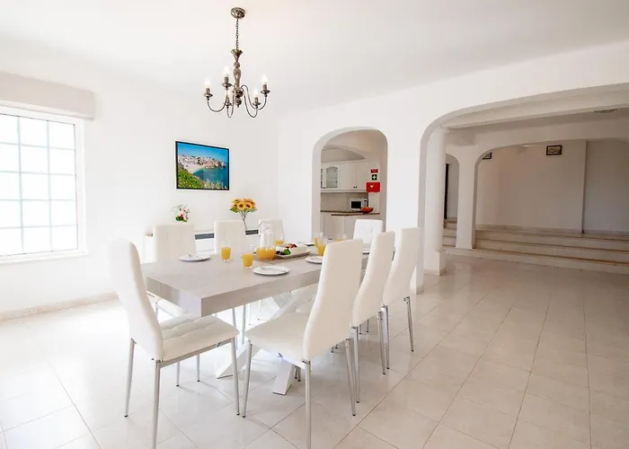 Villa Casa Filipa Lower Floor - Charming 3-bedroom With Heated Pool