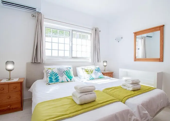 Casa Filipa Lower Floor - Charming 3-bedroom With Heated Pool Villa *