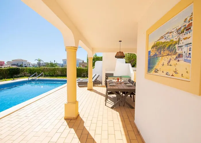 Casa Filipa Lower Floor - Charming 3-bedroom With Heated Pool *