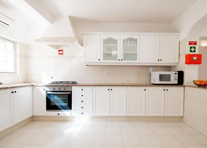 Casa Filipa Lower Floor - Charming 3-bedroom With Heated Pool Villa