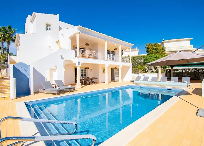 Villa Casa Filipa Lower Floor - Charming 3-bedroom With Heated Pool